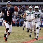 Bears QB Jay Cutler rushes for a touchdown 